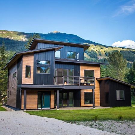 Arrows Edge Lodge Revelstoke Extérieur photo
